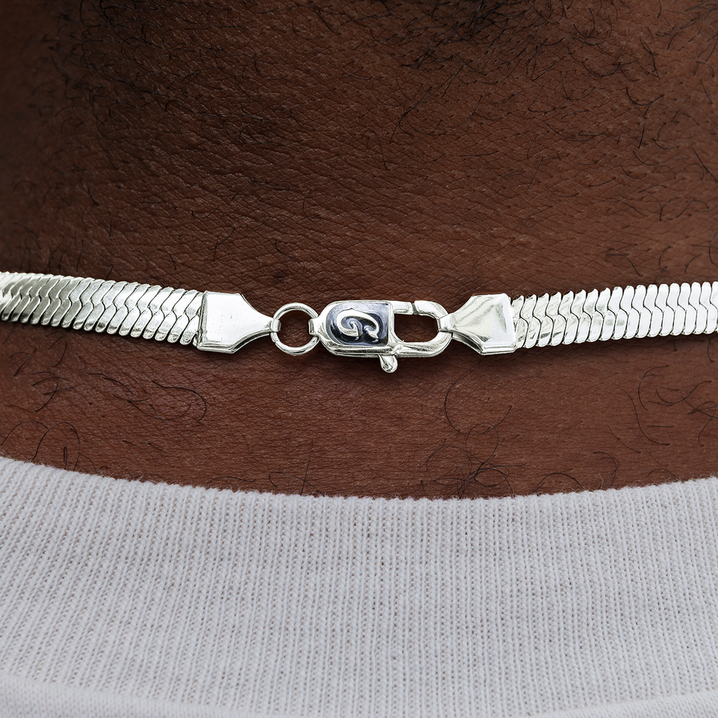 Herringbone Chain in White Gold- 8mm
